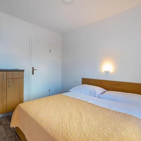 In 300 Meter Vom Ferienhaus Baška